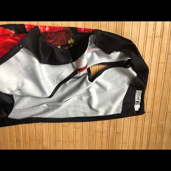 Stunning! Black and red blooms pencil dress - Picture 5 of 7